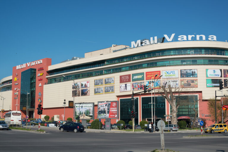 Mall Varna is one of the most popular establishments in the city of Varna, providing a variety of opportunities for leisure and shopping in nearly 150 retail stores.